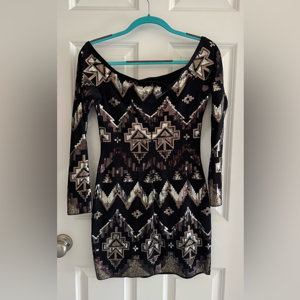 Express Black and White Bodycon Dress 3/4 Sleeve Scoop Neck - Picture 2 of 2
